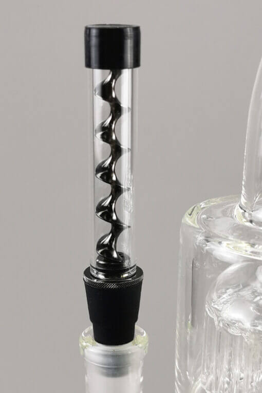 V12Plus-Twisty-Glass-Blunt-auf-Bong